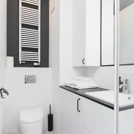 Close Apartment